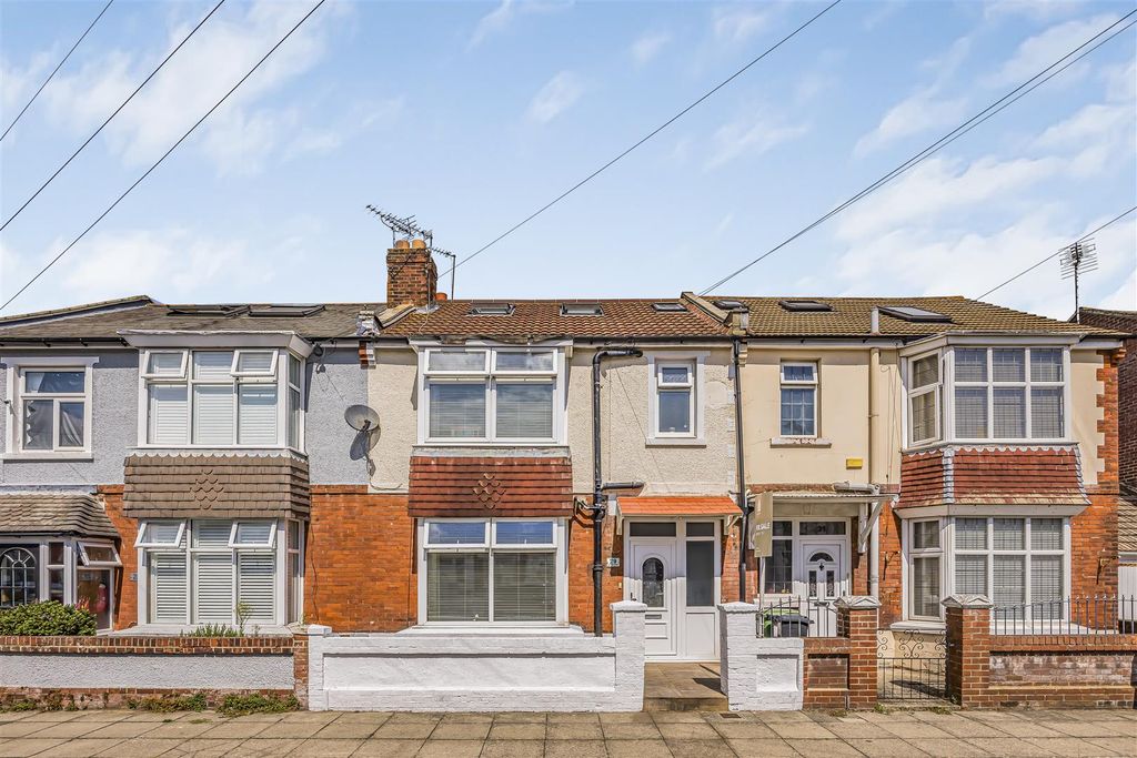 Property photo 2 of 26 29 Hewett Road, Hilsea-Porticomarketing-Soldby-44.