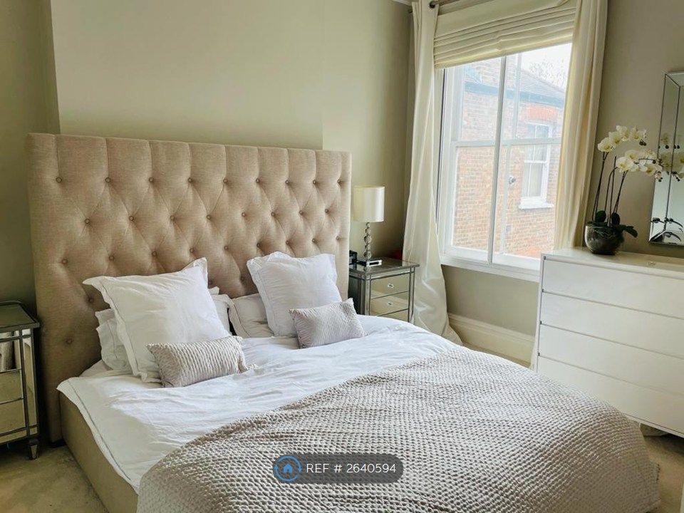 Property photo 2 of 9 Master Bedroom