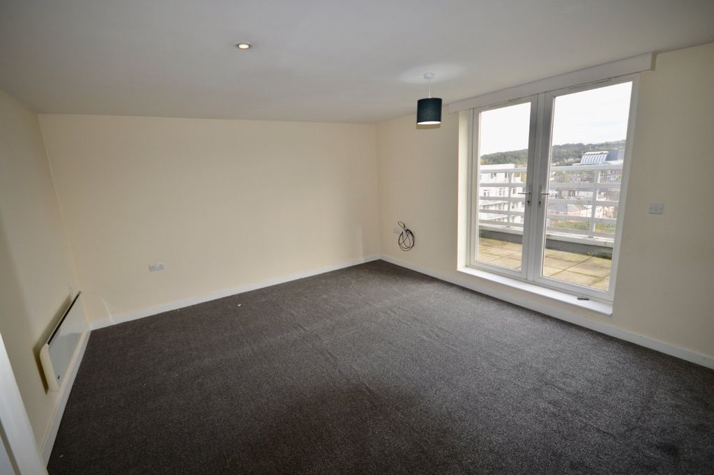 Property photo 2 of 10 Picture No. 11