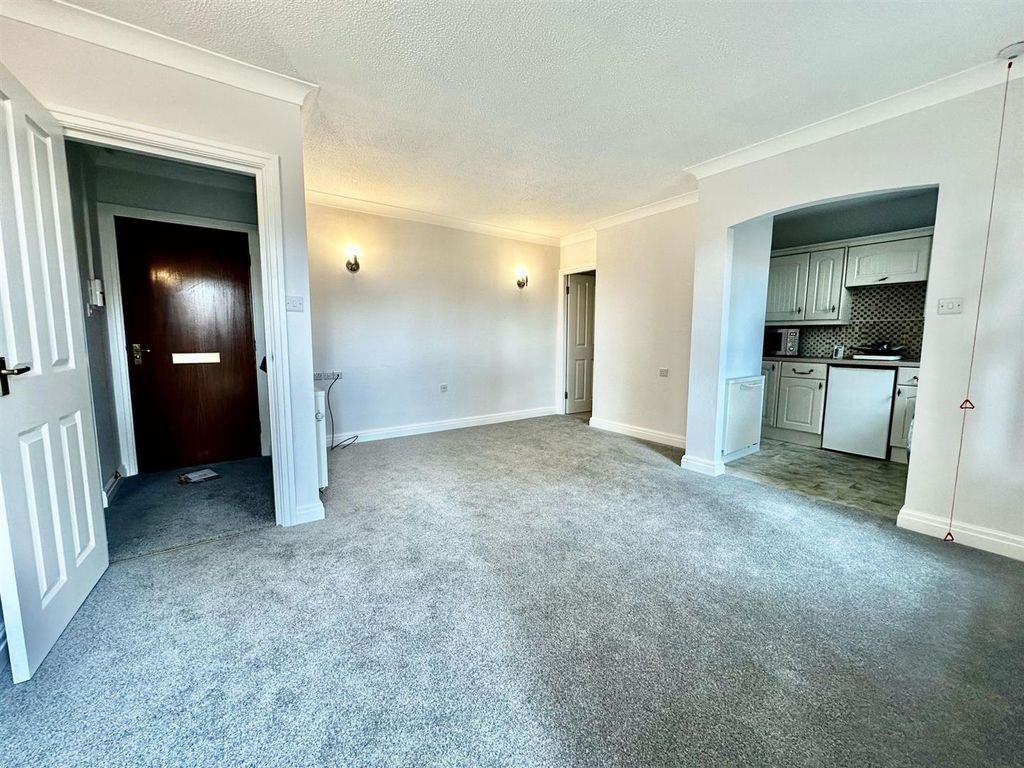 Property photo 2 of 9 Lounge