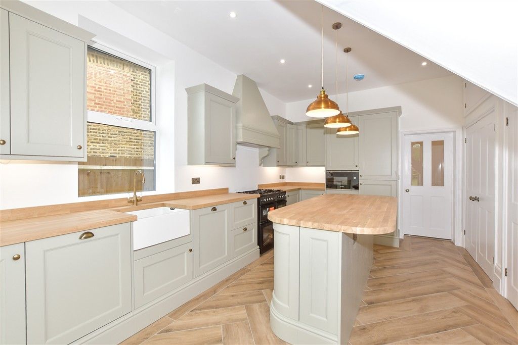 Property photo 3 of 15 Kitchen