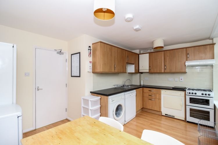 Property photo 2 of 10 00000713-071135