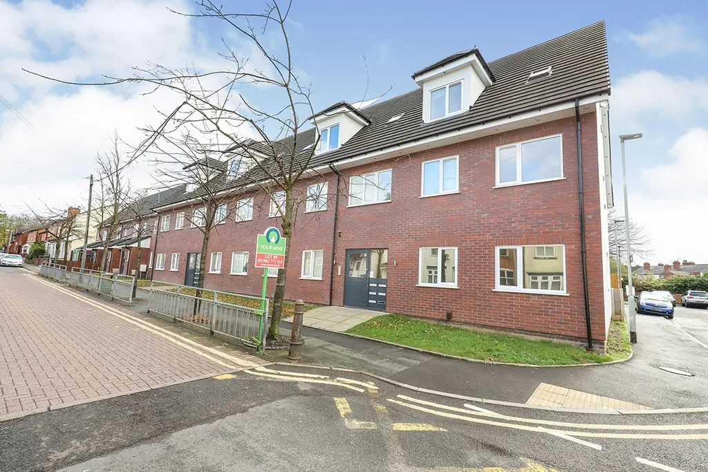 Apartment in Wolverhampton, Low Hill - View 3