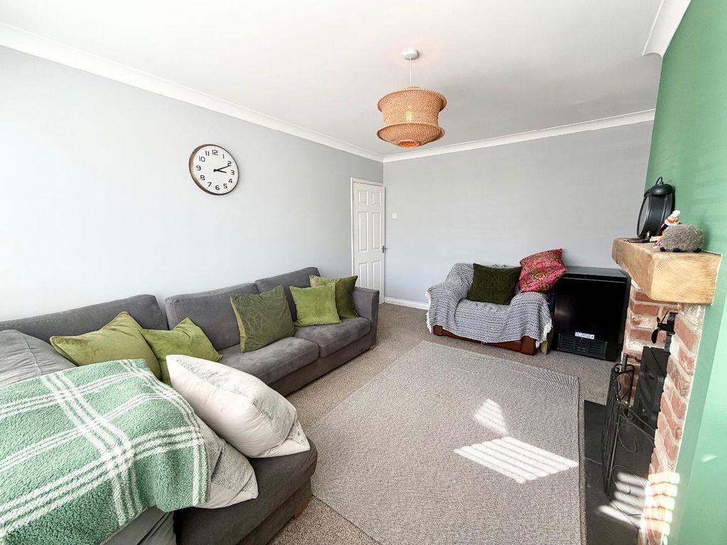 Property photo 2 of 23 Lounge