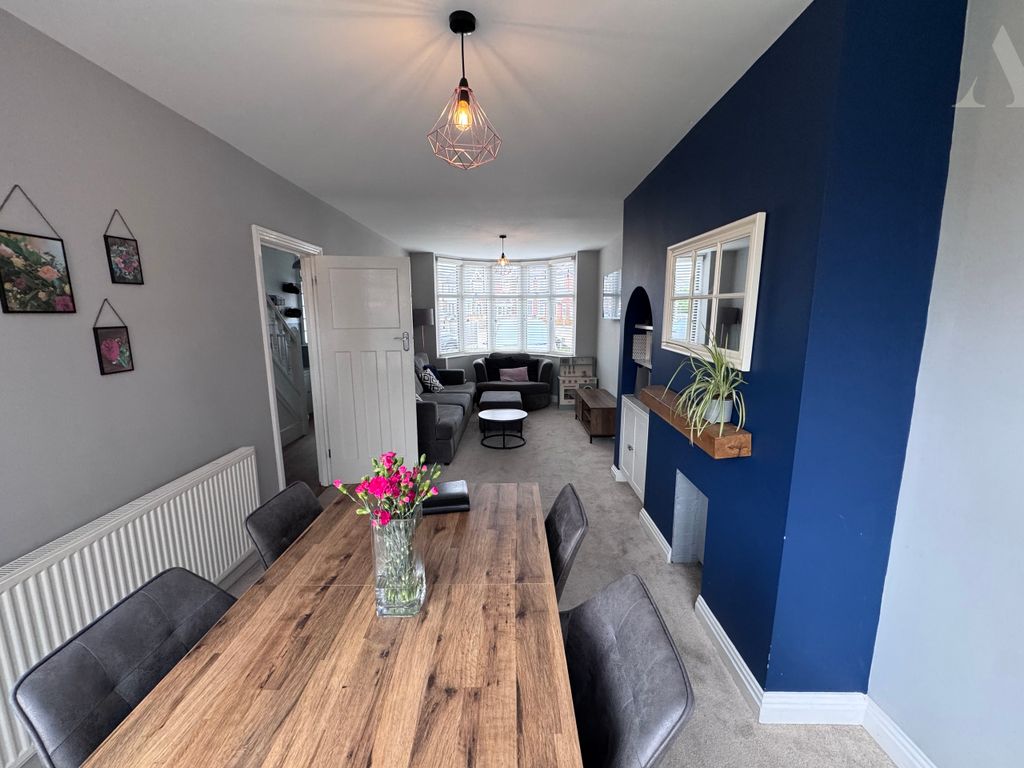 Property photo 2 of 17 20 Jeremy Grove Lounge 2