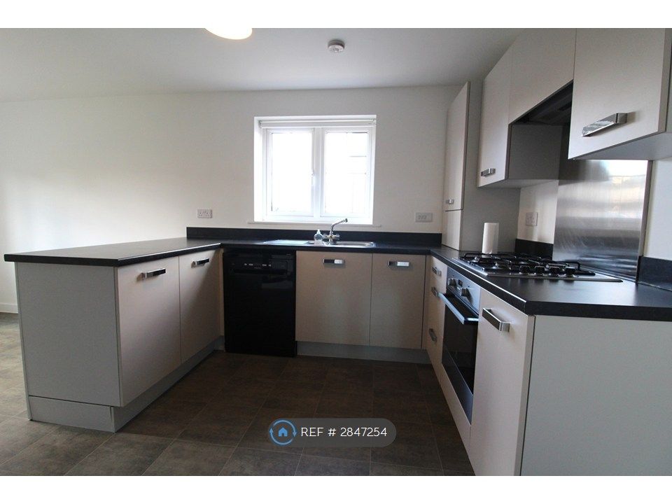 Property photo 2 of 12 Kitchen