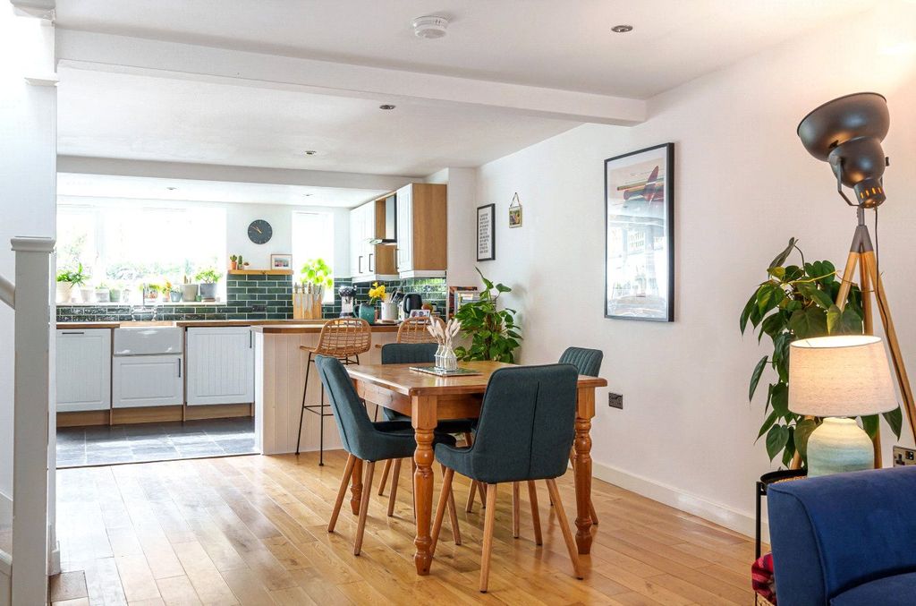Property photo 3 of 12 Dining / Kitchen