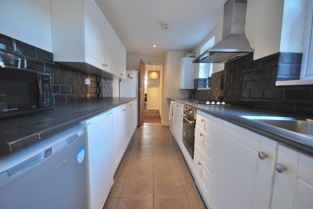 Property photo 2 of 15 Photo 6