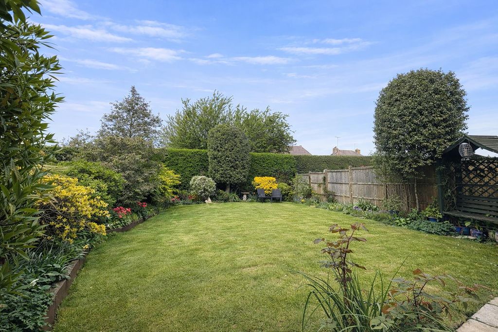 Property photo 3 of 20 Garden