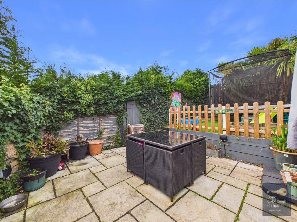 Property photo 2 of 28 Picture No. 24