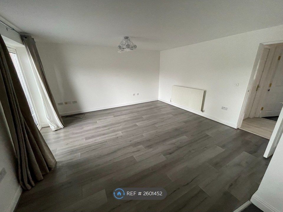Property photo 3 of 11 Living Room