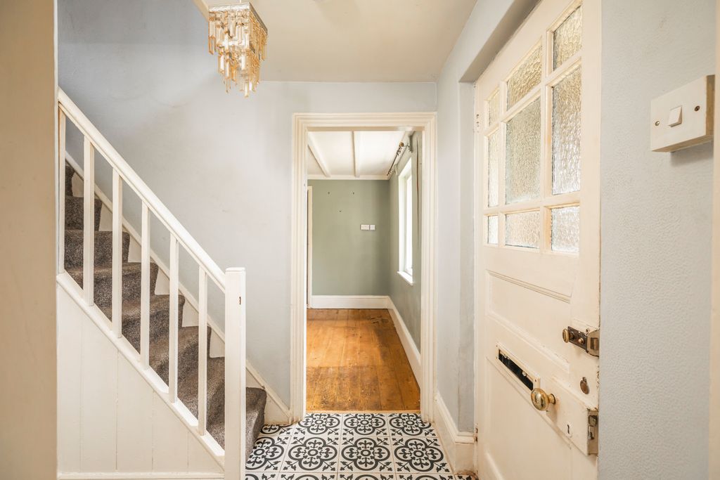 Property photo 2 of 12 Entrance Hall