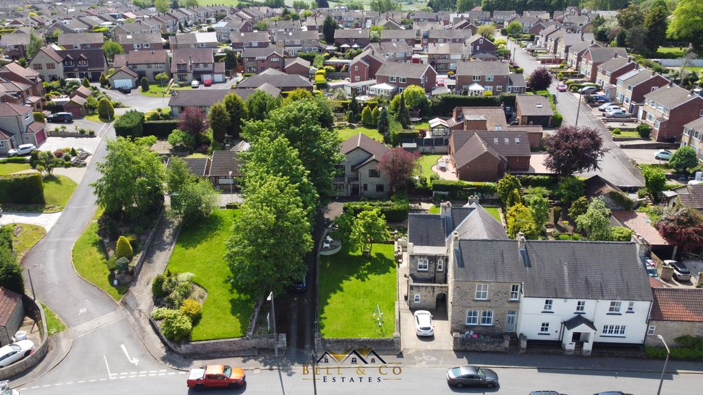 Property photo 2 of 35 14 Colour