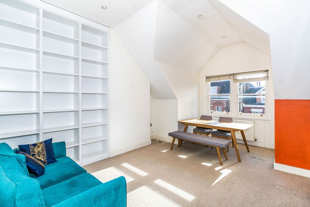 Property photo 2 of 8 2B220Fa0-7Ca4-474B-8