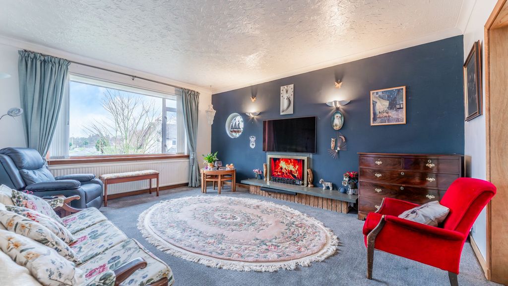 Property photo 3 of 32