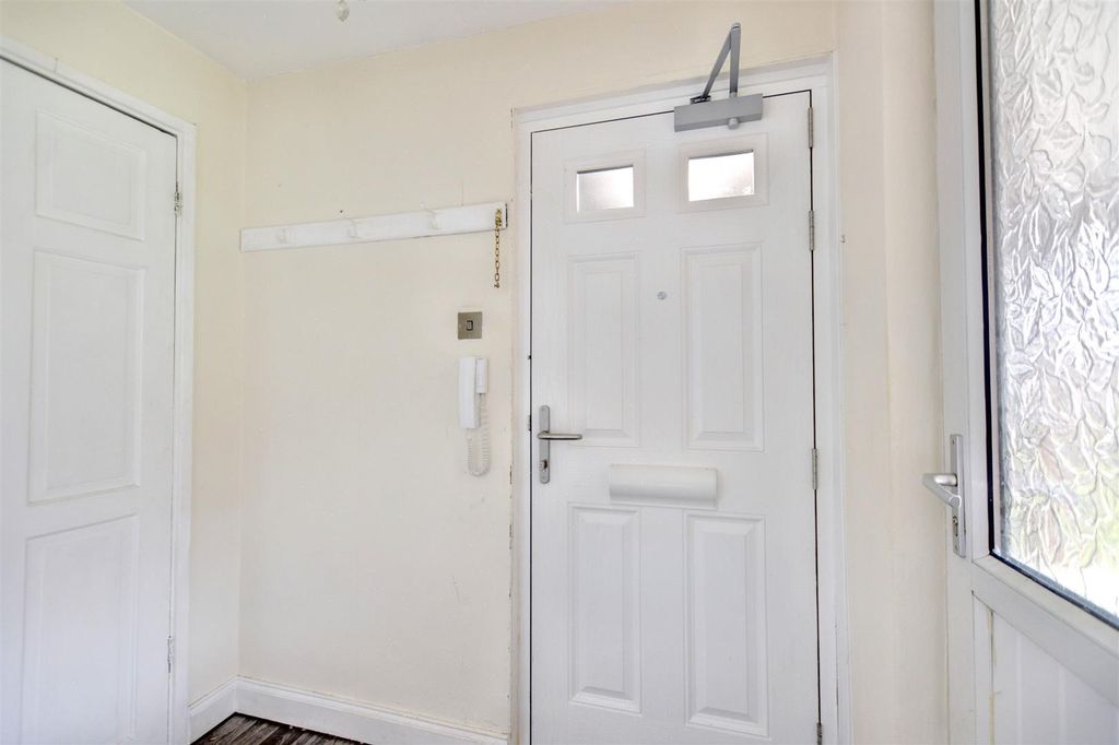 Property photo 3 of 19 Entrance Hall.Jpeg