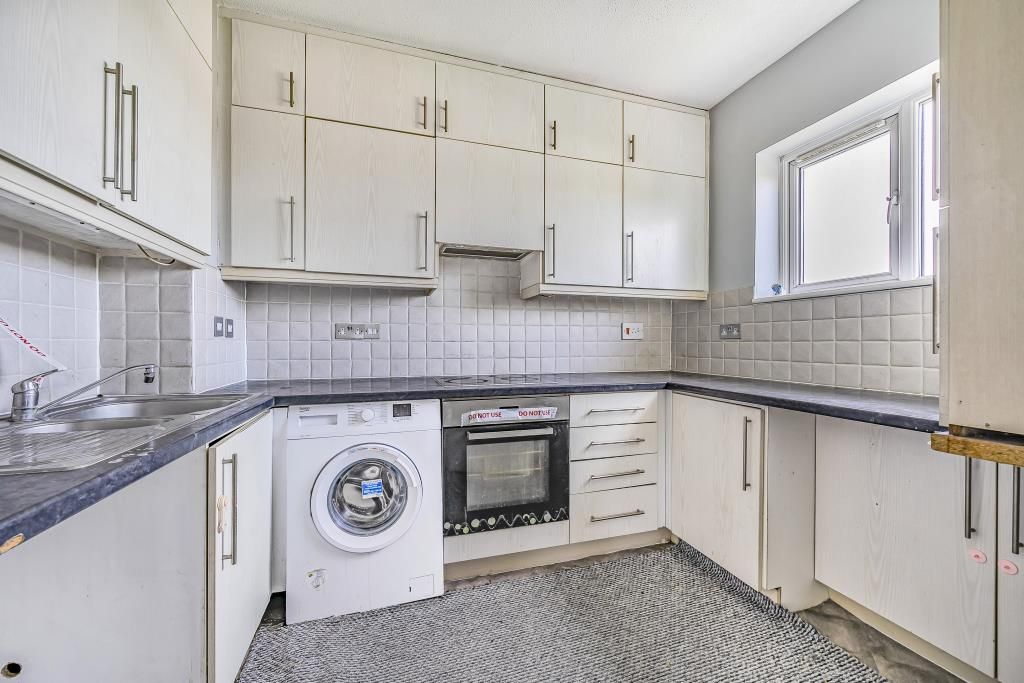 Property photo 2 of 10 Kitchen