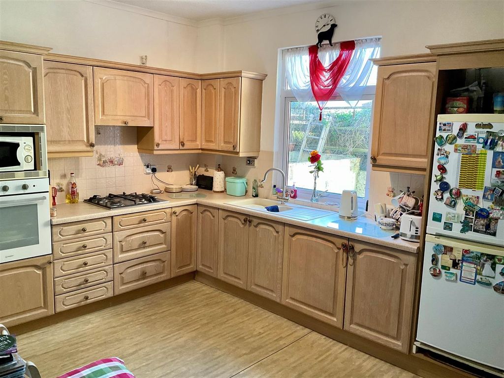 Property photo 2 of 15 Kitchenb.Jpg