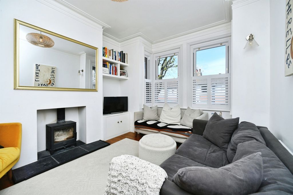 Property photo 2 of 33