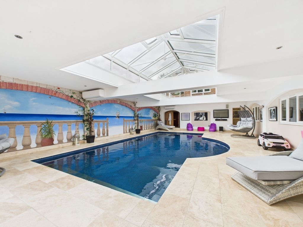 Property photo 2 of 32