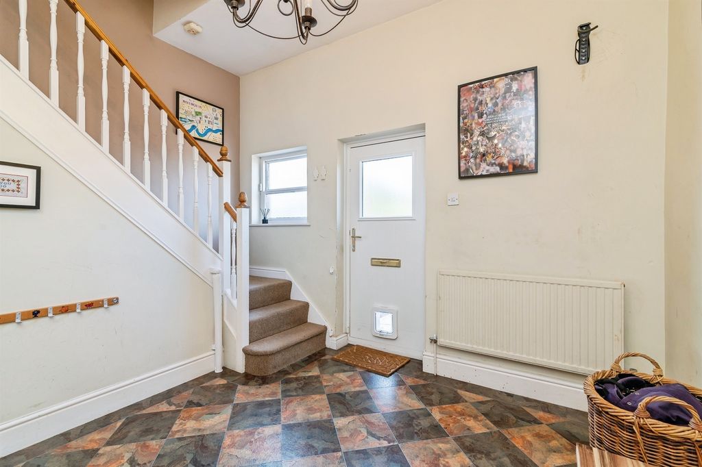 Property photo 2 of 20