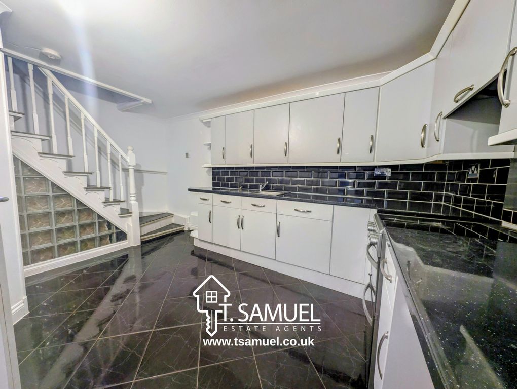 Property photo 2 of 29 18A5d9819Fcec97Ebf36003ce284d28F