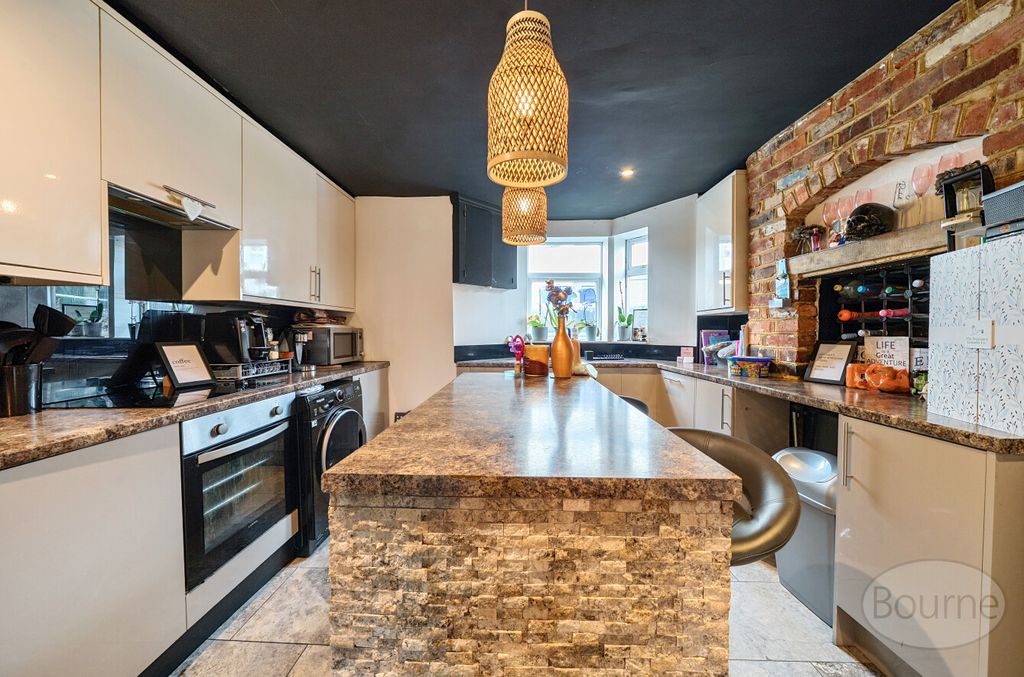 Property photo 2 of 17 20A75Cfe-044F-418...