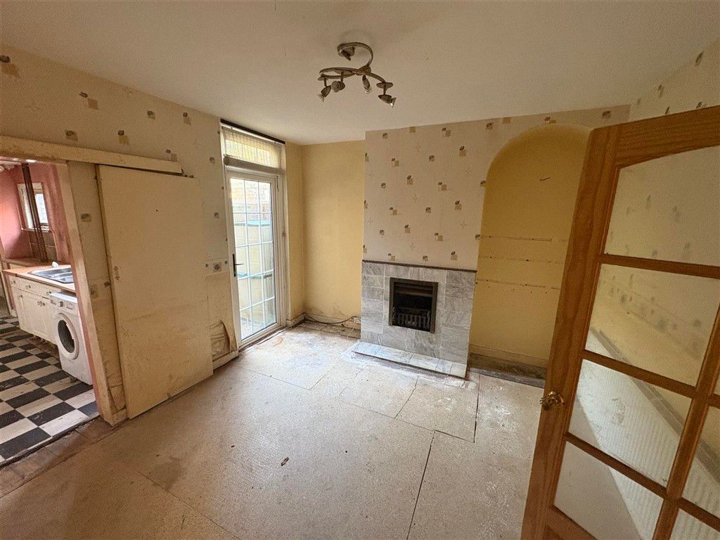 Property photo 1 of 8 Dining Room