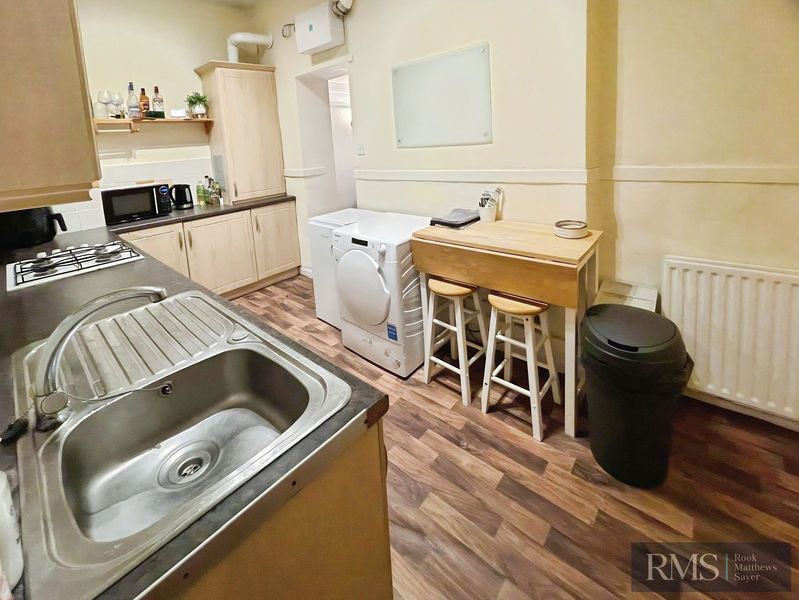 Property photo 3 of 9 Photo 6