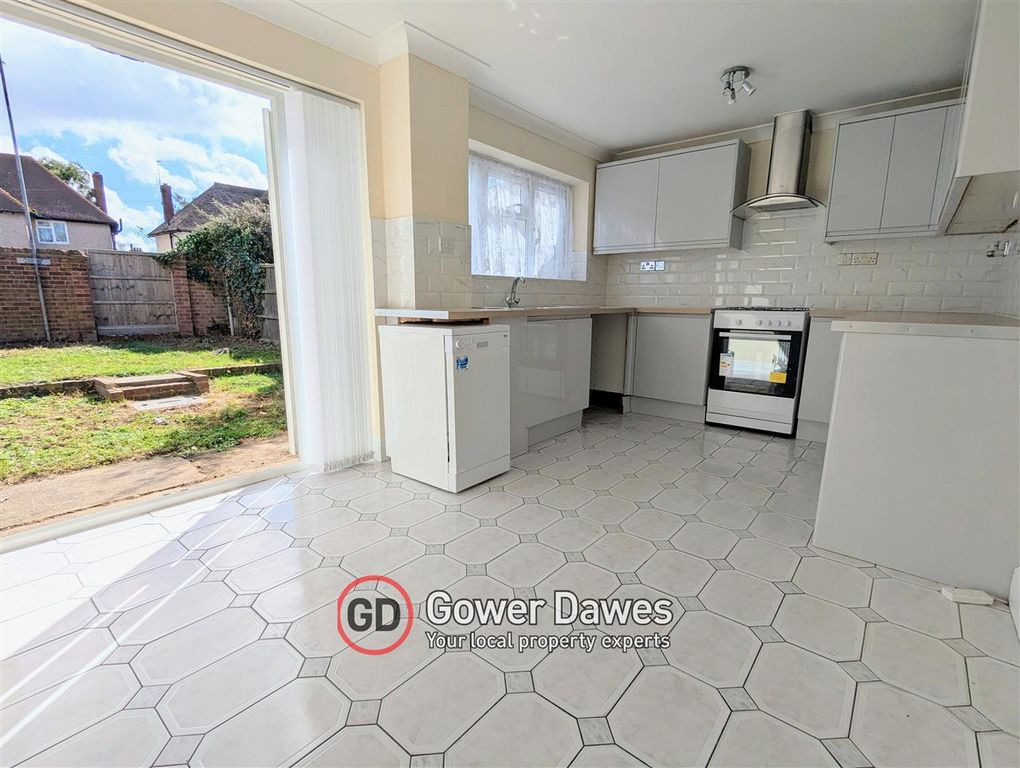 Property photo 3 of 8 Kitchen