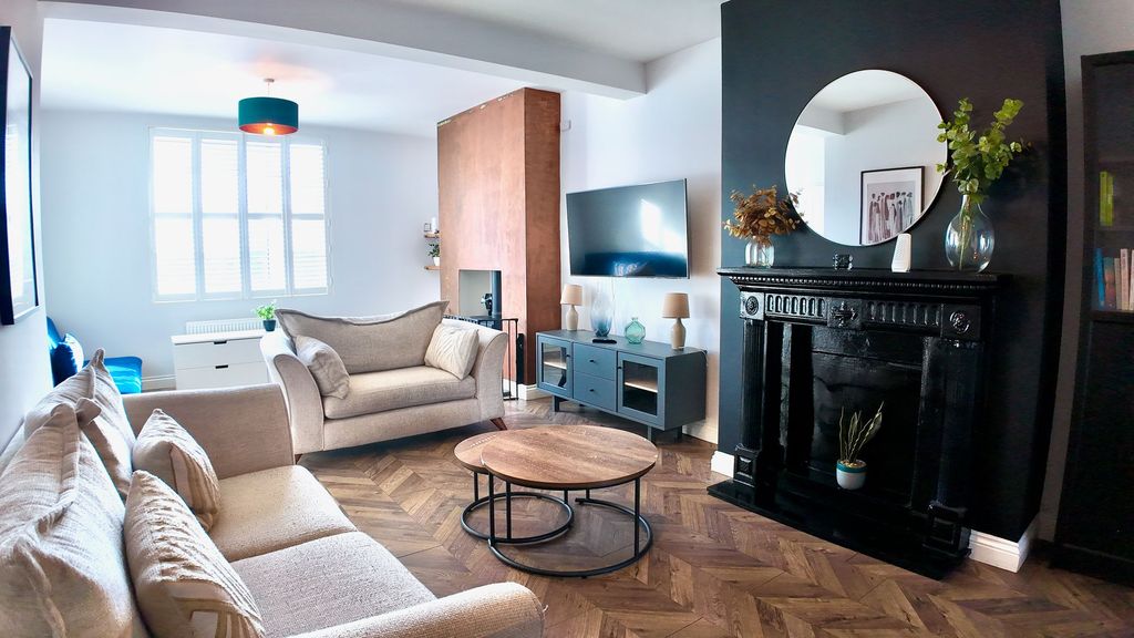 Property photo 2 of 38