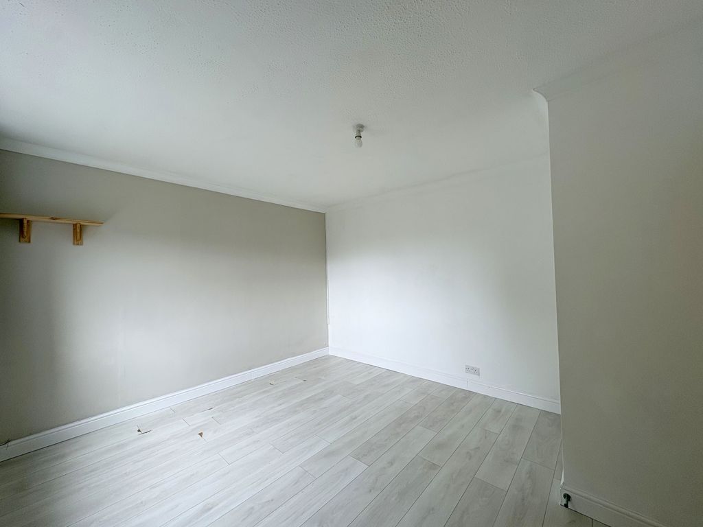 Property photo 2 of 17 Img 2479