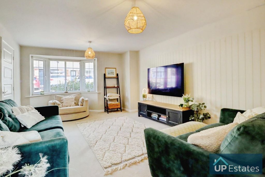 Property photo 3 of 28 Living Room