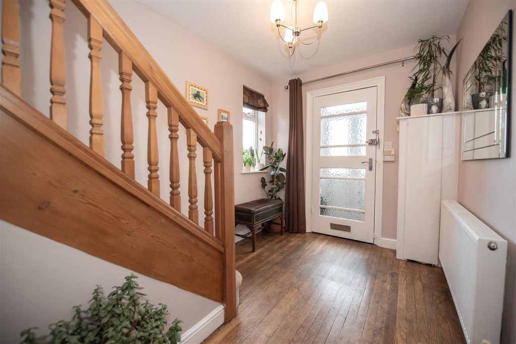 Property photo 2 of 15 Entrance Hall