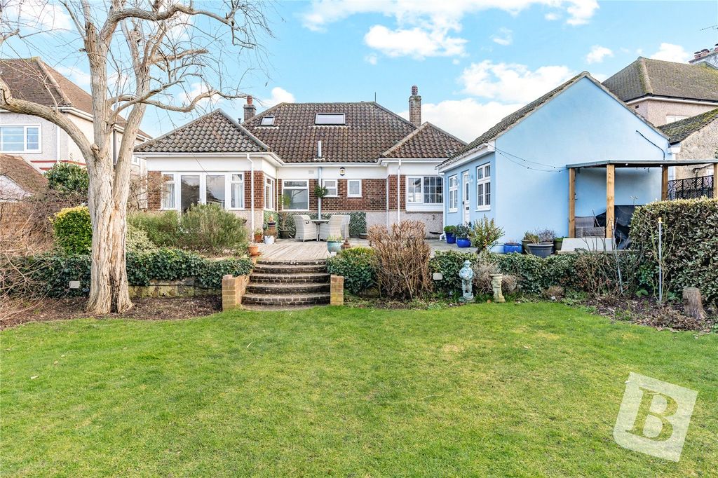 Property photo 2 of 24 Garden