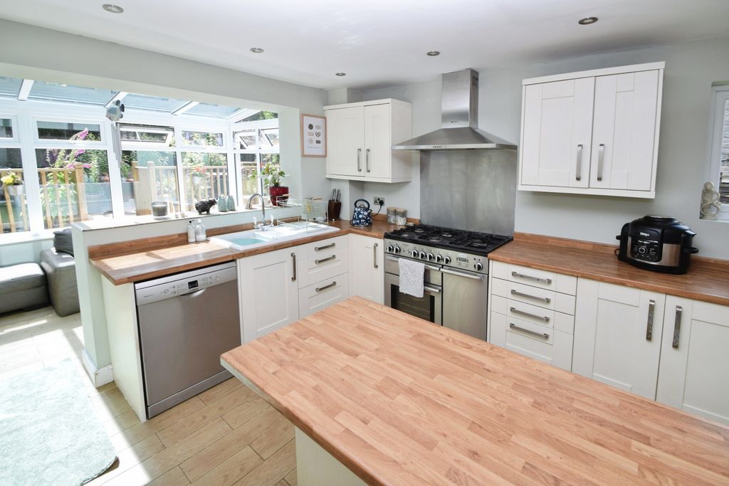 Property photo 3 of 36