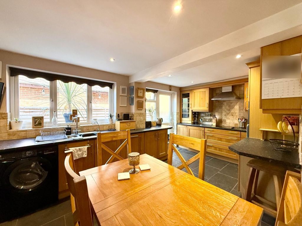 Property photo 3 of 14 Kitchen