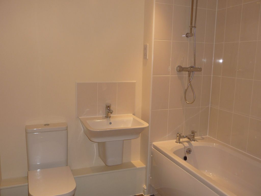Property photo 3 of 6 Bathroom