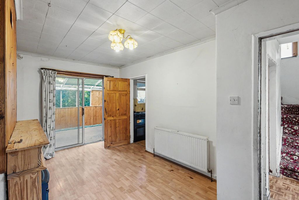Property photo 2 of 8 Holybrook Avenue - Living Room