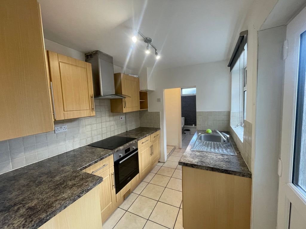 Property photo 3 of 10 Kitchen.Jpeg