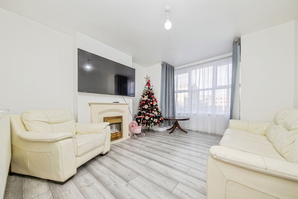 Property photo 2 of 10 Pbox-Img.Jpg