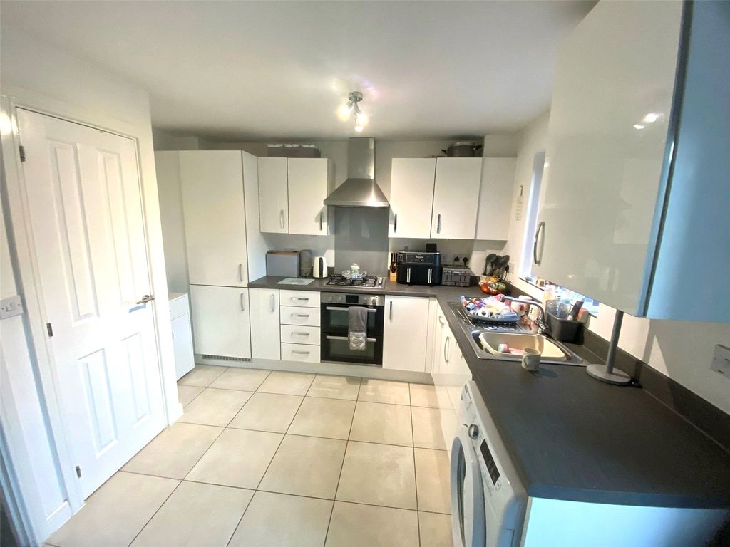 Property photo 2 of 9 Kitchen