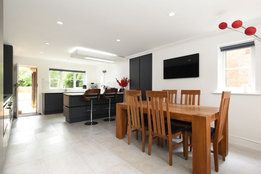 Property photo 2 of 28 2542216