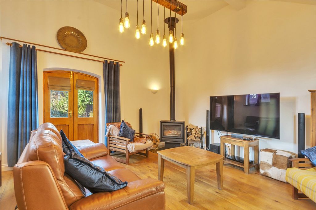 Property photo 3 of 30 Picture No. 05