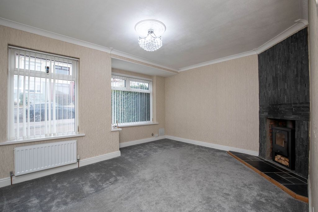 Property photo 3 of 40