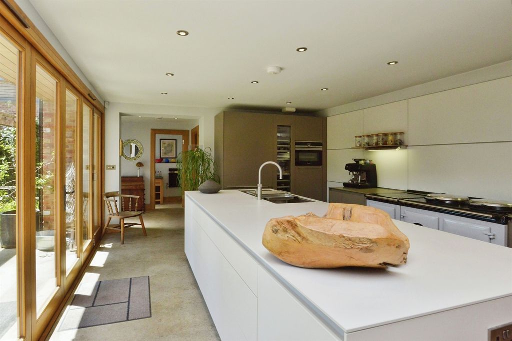 Property photo 2 of 19 Kitchen