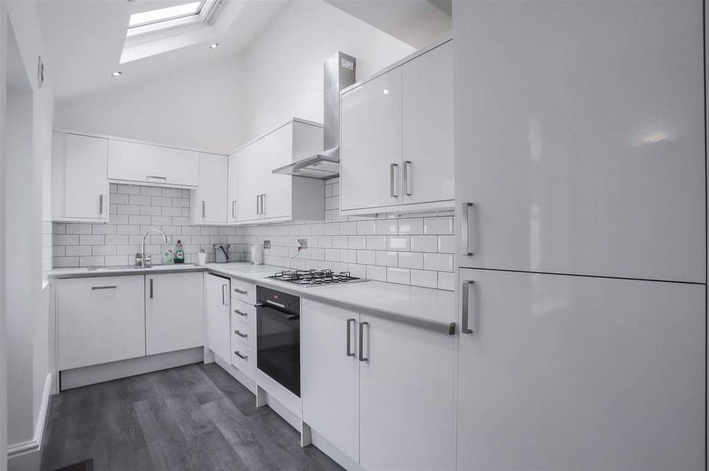 Property photo 2 of 37