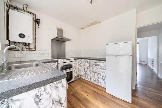 Property photo 3 of 17 Kitchen
