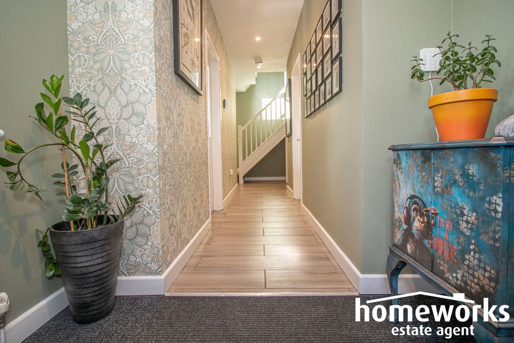 Property photo 2 of 31
