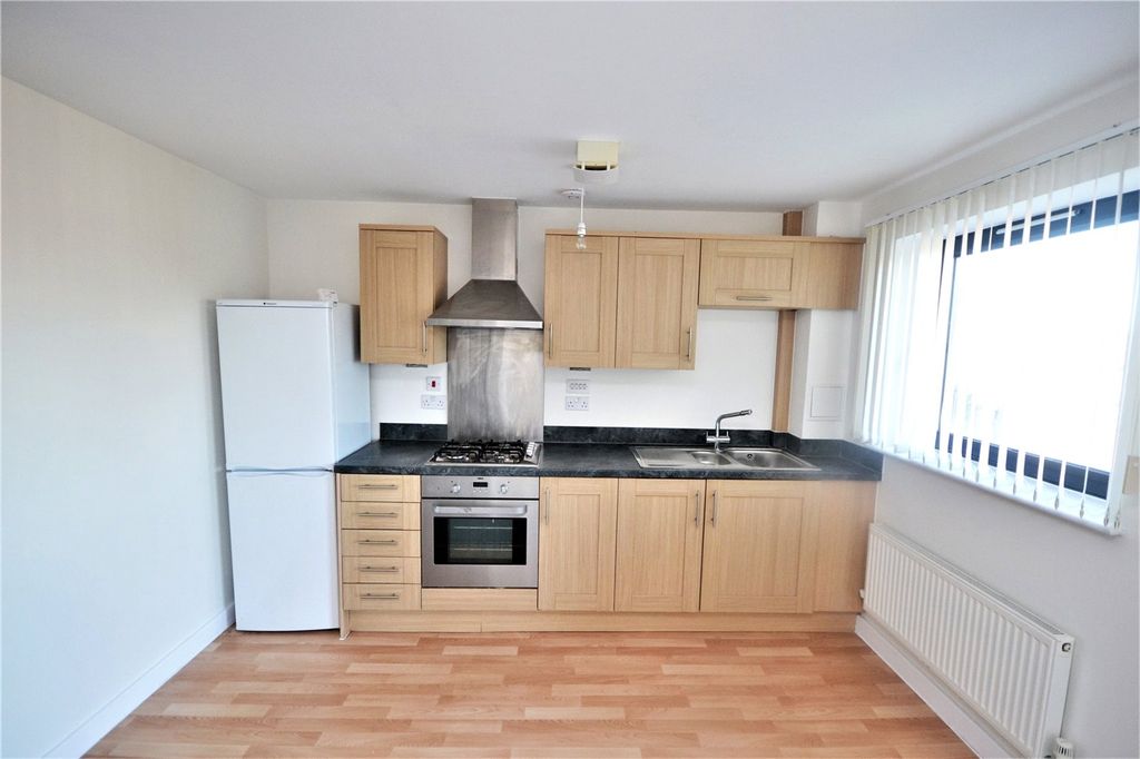 Property photo 3 of 6 Kitchen